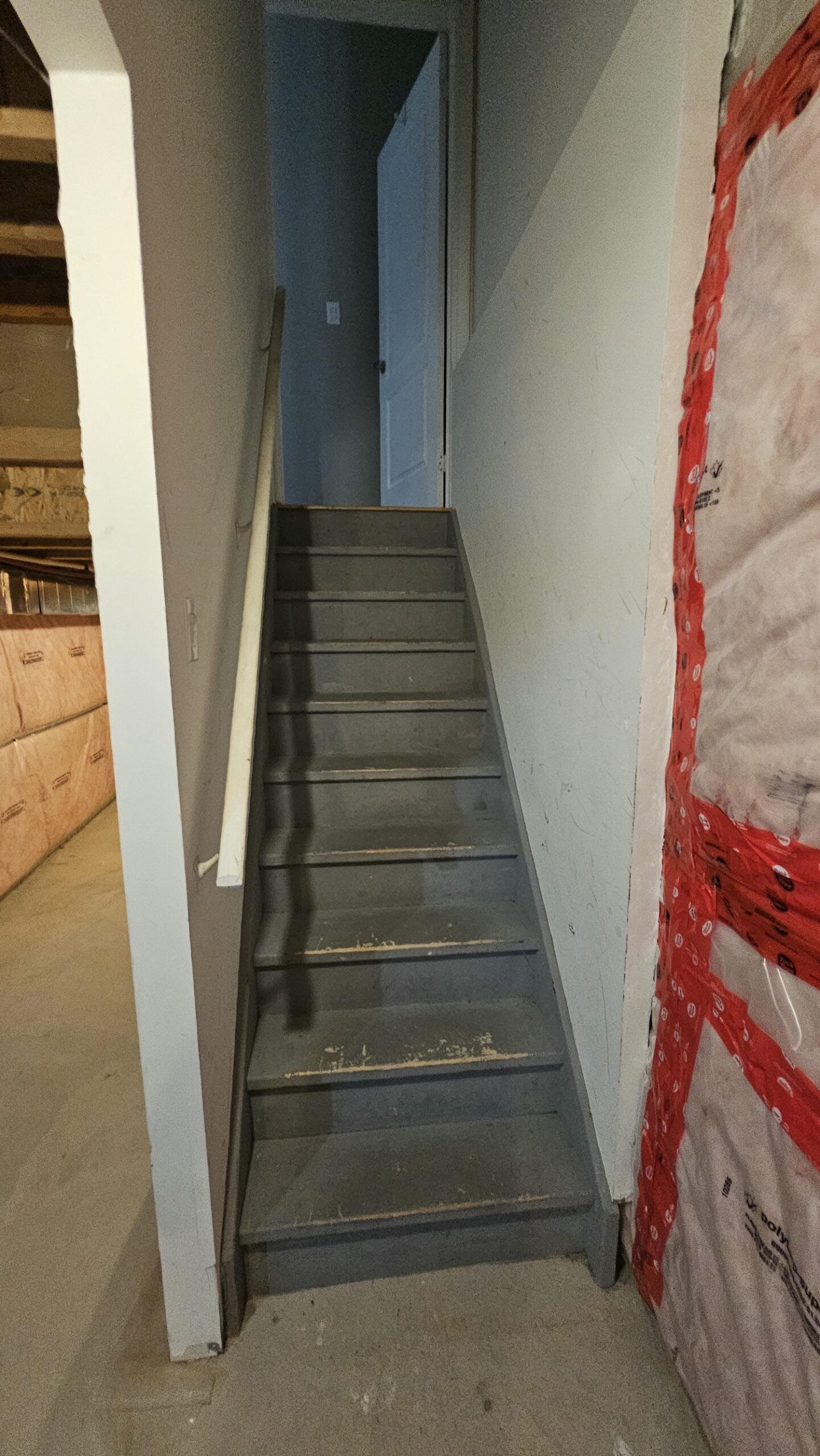 unfinished stairs before the renovation