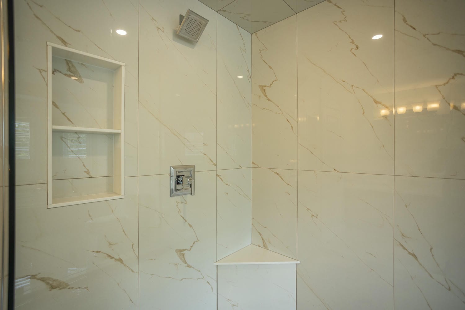 Large format 24 x 48 glossy tile with a corner bench