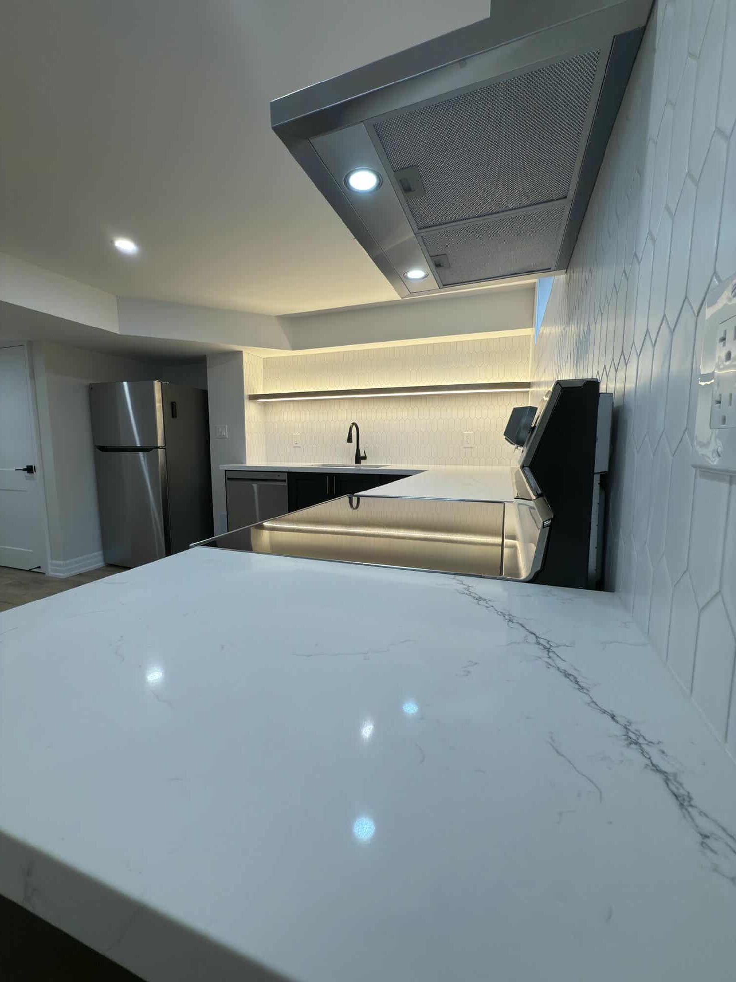 Quartz countertop with oak LED shelving