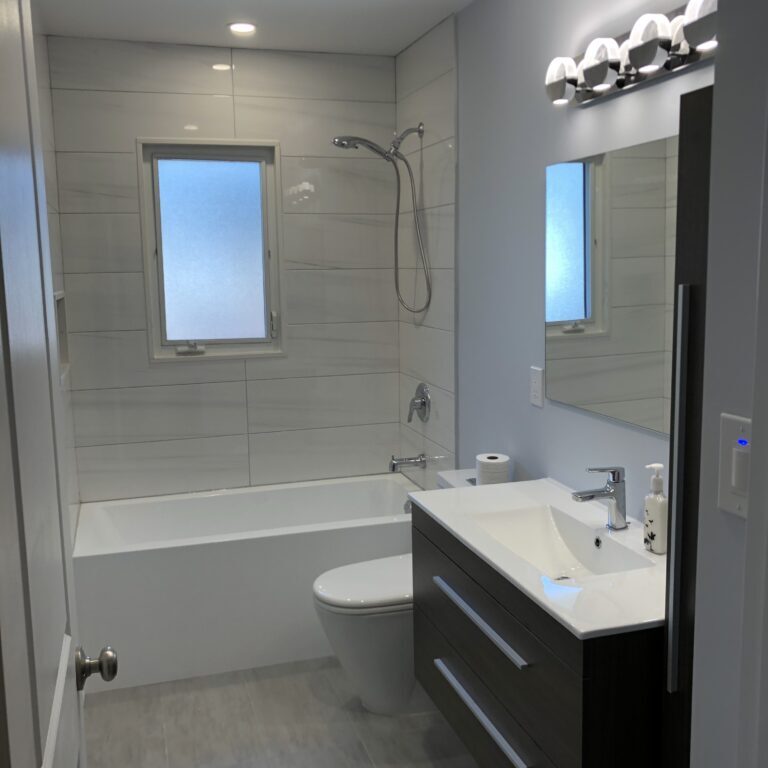 Updated Main Bathroom With Bathtub