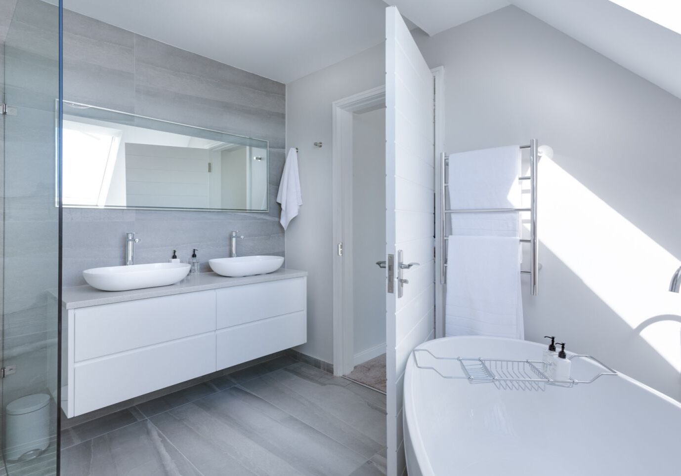 modern-minimalist-bathroom-3115450 minimalistic bathroom renovation